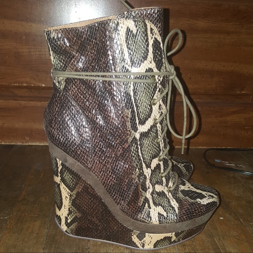 New! Brown Snakeskin Platform Wedge Lace Up Boots